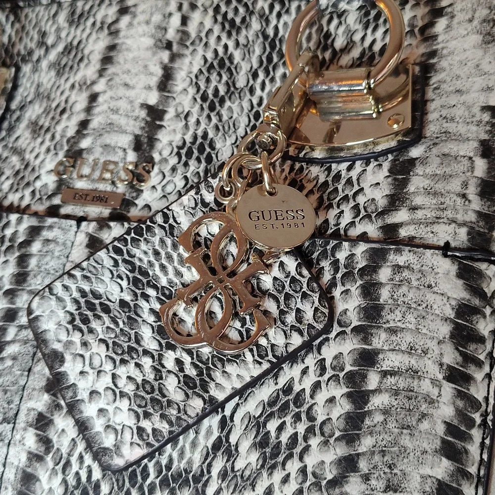Rare Guess Tote Bag – Cream, Black and White Women's Shoulder Purse. - Picture 4 of 9